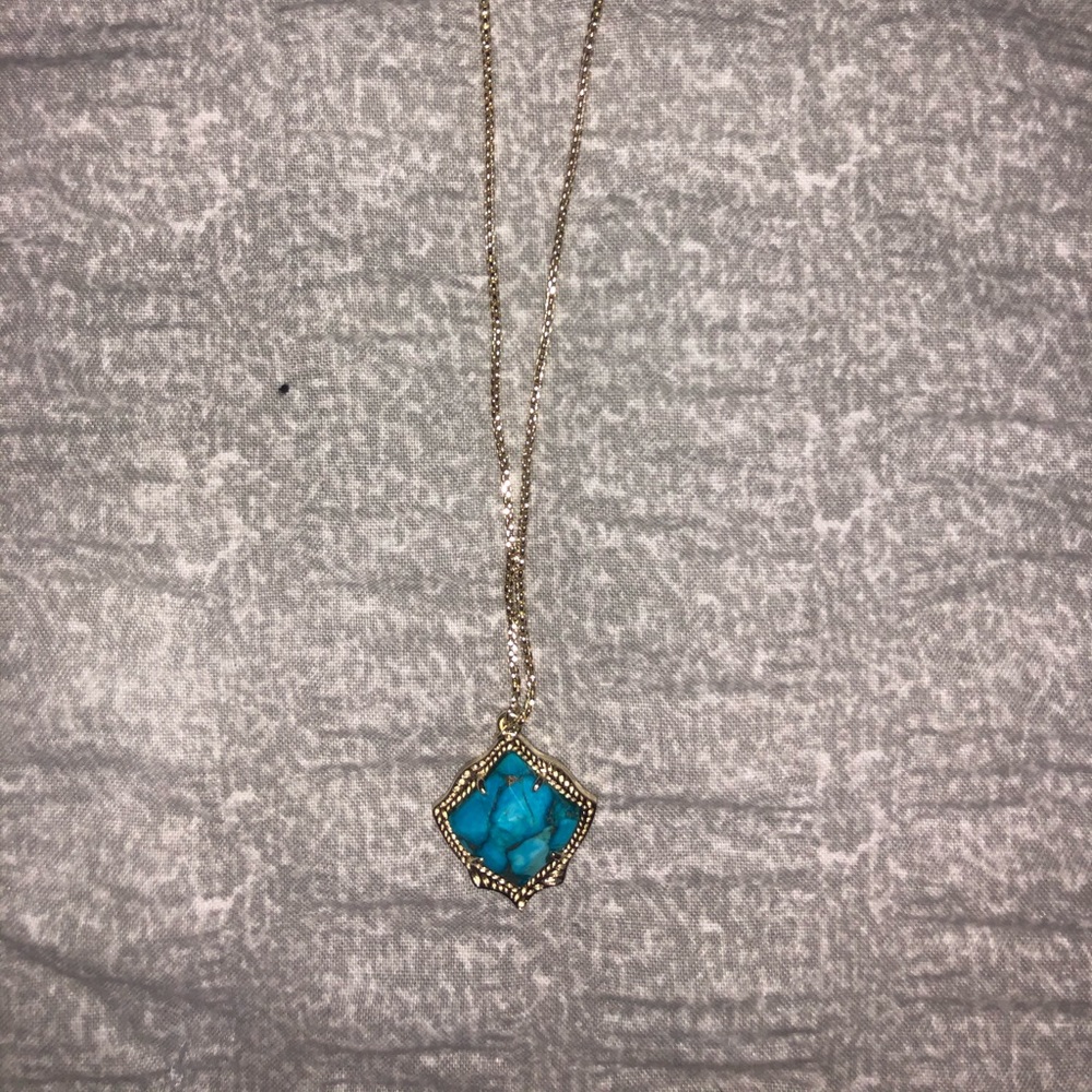Kendra Scott necklace